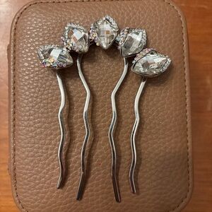 Swarovski crystal rhinestone vintage hair comb pin with silver and floral detail